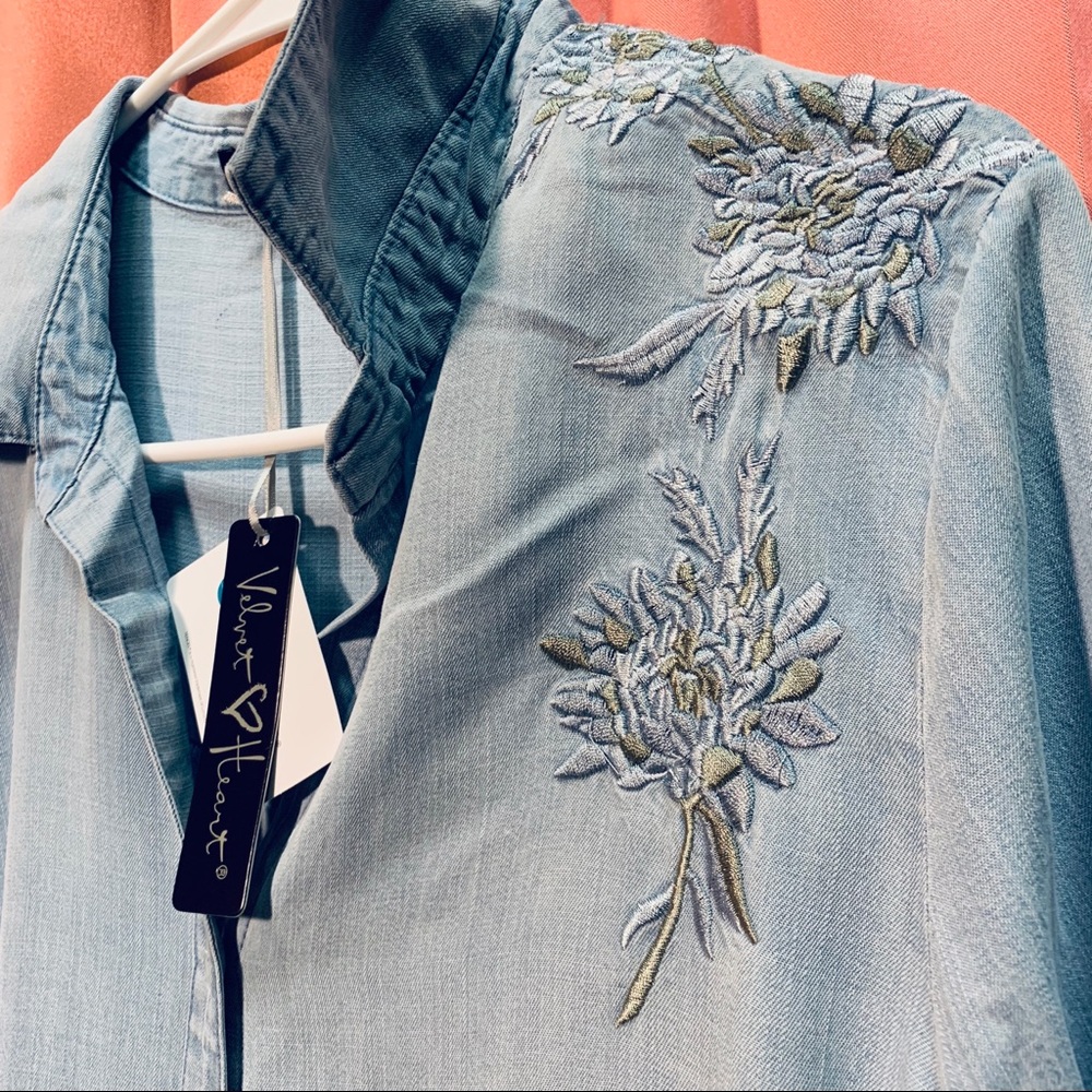 VELVET HEART light chambray embroidered shirt NWT - Picture 5 of 6